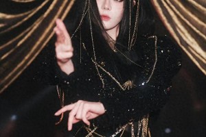 迪丽热巴黑金造型惊艳《开始推理吧》，敦煌飞天现代演绎