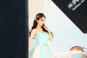 杨颖全身擦粉争议：娱乐圈女星为美有多拼