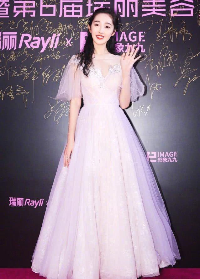 蒋梦婕粉色纱裙