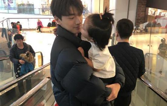 林一与家人合照