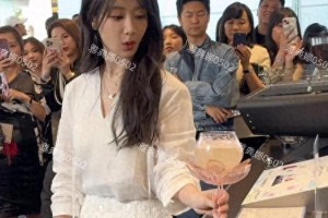 杨紫杭州活动亮相，新剧《家业》拍摄5个月引粉丝心疼