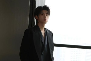 宋亚轩晒九宫格帅照，粉丝热议“靓仔出现”