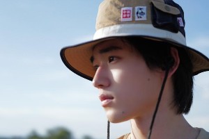 宋亚轩微博晒库存照，百变造型引爆粉丝热情
