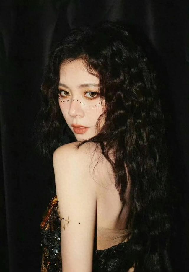 宋妍霏舞娘教学现场