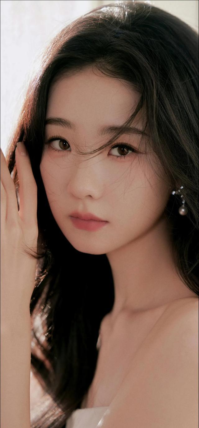 张艺凡全面屏壁纸
