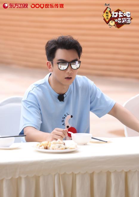 郑恺介绍成都火锅