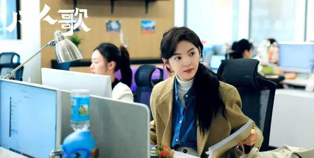 那隽与现任女友甜蜜互动